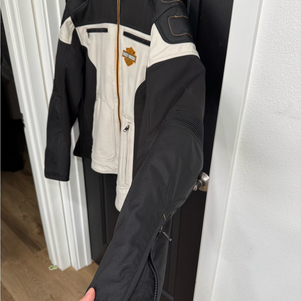 Men’s Harley-Davidson Two-Tone Riding Jacket - Picture 4 of 11